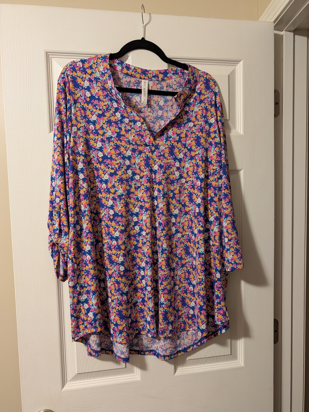 Dear Scarlett Floral V-Neck 3/4 Sleeve Women's Top - Purple Multi